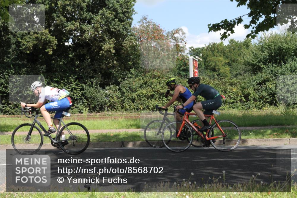 10.08.2025 - GEWOBA Citytriathlon Bremen Yannick Fuchs http://msf.ph/oto/8568702 10.08.2025 13:03:13 Radfahren 633, 651, 668, 693, 727, 748, 898, 945, 954 meine-sportfotos.de