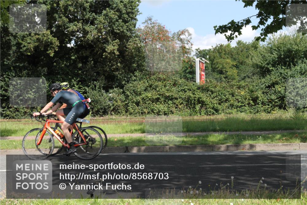 10.08.2025 - GEWOBA Citytriathlon Bremen Yannick Fuchs http://msf.ph/oto/8568703 10.08.2025 13:03:13 Radfahren 633, 651, 668, 693, 727, 748, 898, 945, 954 meine-sportfotos.de