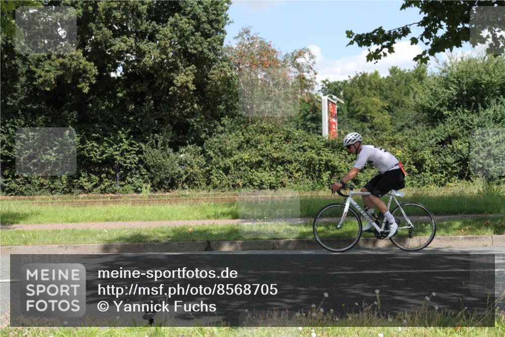 10.08.2025 - GEWOBA Citytriathlon Bremen Yannick Fuchs http://msf.ph/oto/8568705 10.08.2025 13:03:15 Radfahren 633, 651, 668, 693, 727, 748, 898, 945, 954 meine-sportfotos.de