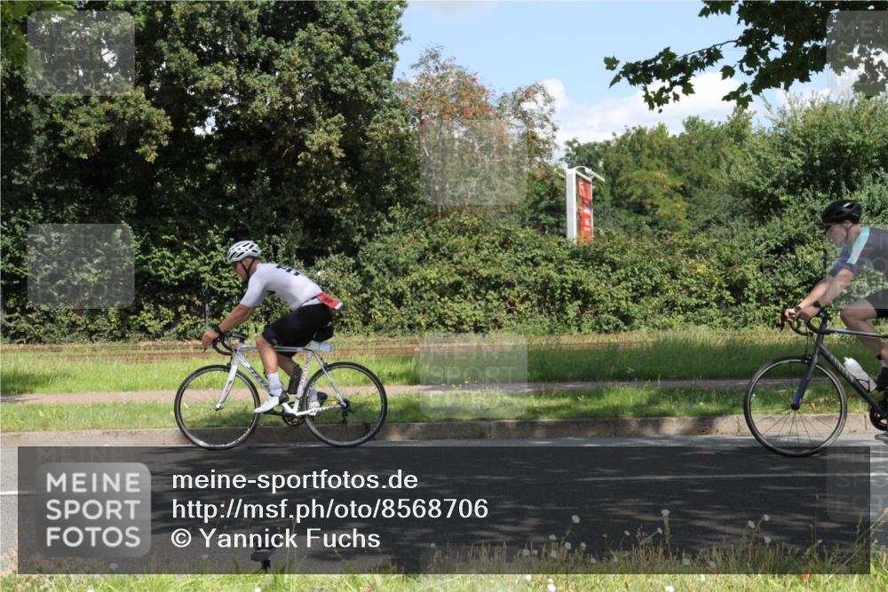 10.08.2025 - GEWOBA Citytriathlon Bremen Yannick Fuchs http://msf.ph/oto/8568706 10.08.2025 13:03:15 Radfahren 633, 651, 668, 693, 727, 748, 898, 945, 954 meine-sportfotos.de