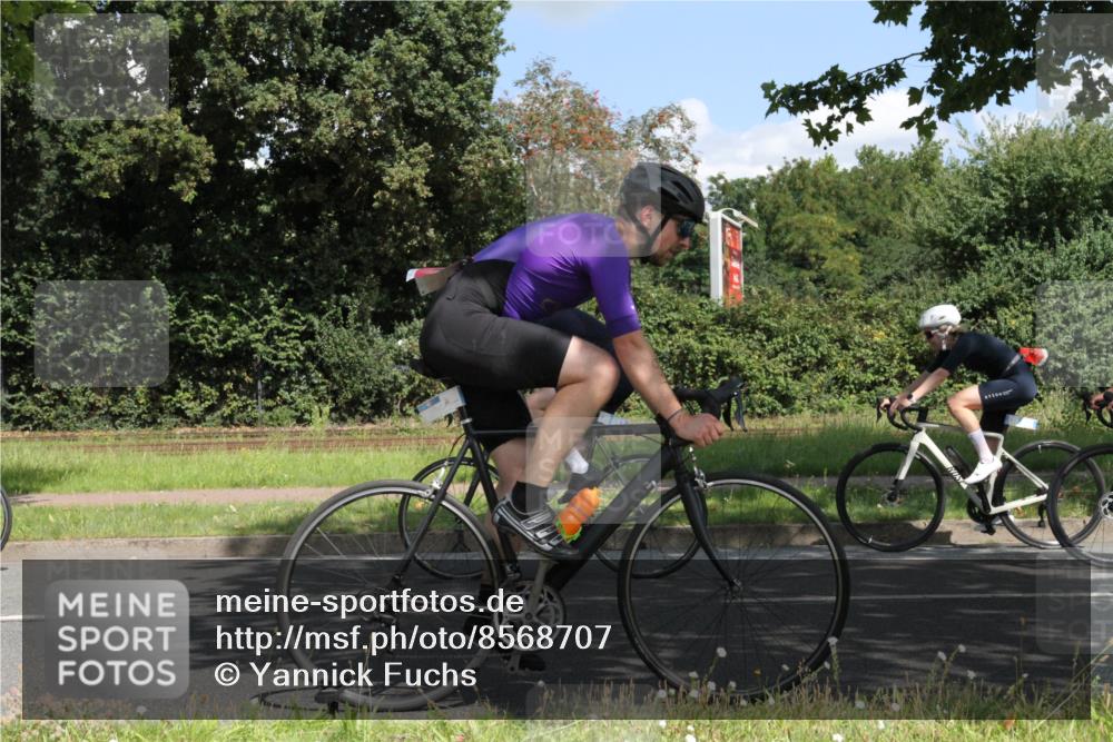 10.08.2025 - GEWOBA Citytriathlon Bremen Yannick Fuchs http://msf.ph/oto/8568707 10.08.2025 13:03:16 Radfahren 633, 651, 668, 693, 727, 748, 898, 945, 954 meine-sportfotos.de