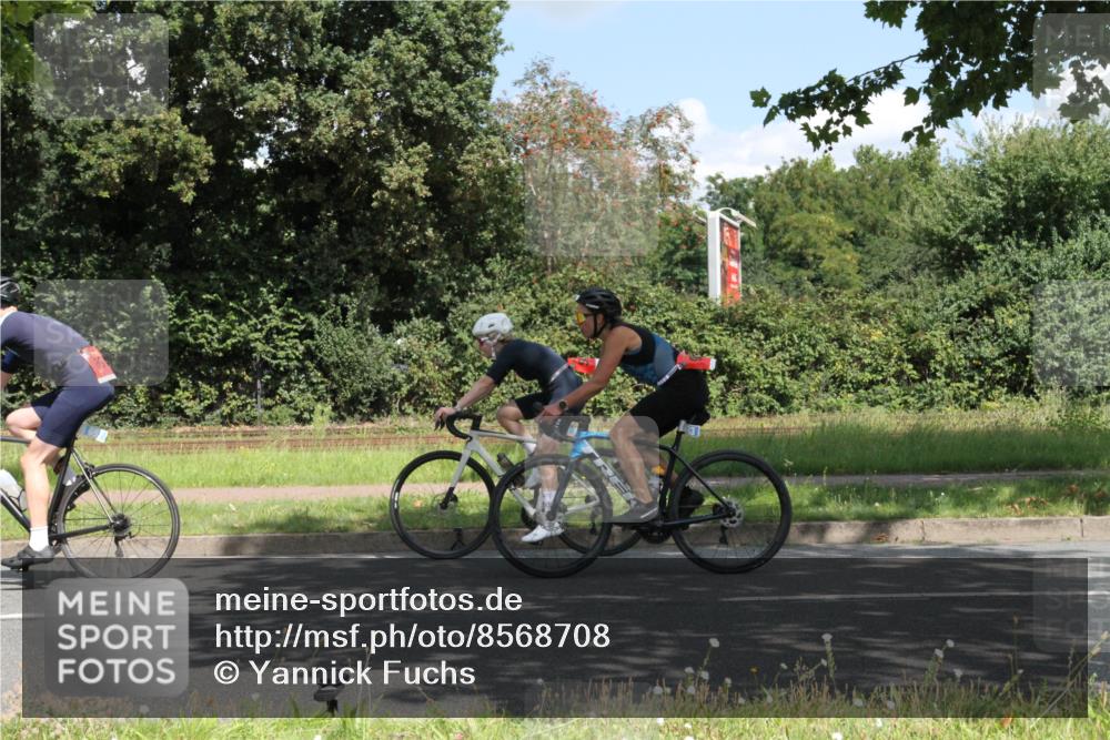 10.08.2025 - GEWOBA Citytriathlon Bremen Yannick Fuchs http://msf.ph/oto/8568708 10.08.2025 13:03:16 Radfahren 633, 651, 668, 693, 727, 748, 898, 945, 954 meine-sportfotos.de