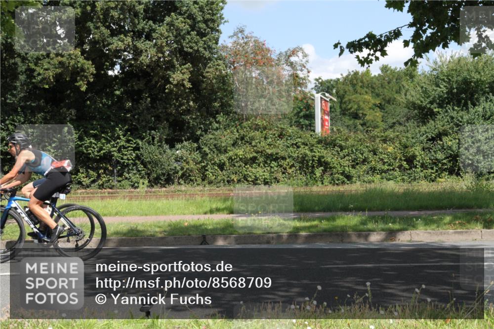 10.08.2025 - GEWOBA Citytriathlon Bremen Yannick Fuchs http://msf.ph/oto/8568709 10.08.2025 13:03:16 Radfahren 633, 651, 668, 693, 727, 748, 898, 945, 954 meine-sportfotos.de