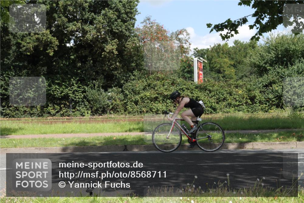 10.08.2025 - GEWOBA Citytriathlon Bremen Yannick Fuchs http://msf.ph/oto/8568711 10.08.2025 13:03:17 Radfahren 633, 651, 668, 693, 727, 748, 898, 945, 954 meine-sportfotos.de
