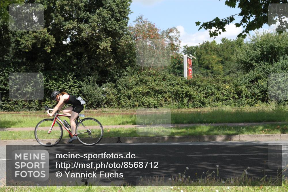 10.08.2025 - GEWOBA Citytriathlon Bremen Yannick Fuchs http://msf.ph/oto/8568712 10.08.2025 13:03:18 Radfahren 633, 651, 668, 693, 727, 748, 898, 945, 954 meine-sportfotos.de