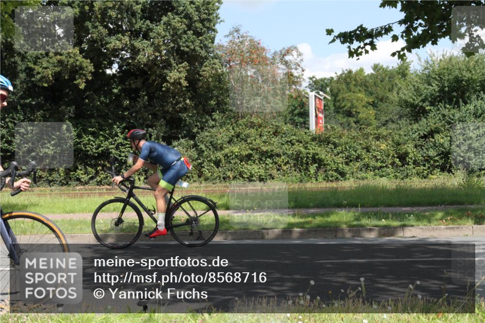 10.08.2025 - GEWOBA Citytriathlon Bremen Yannick Fuchs http://msf.ph/oto/8568716 10.08.2025 13:03:19 Radfahren 633, 651, 668, 693, 727, 748, 898, 945, 954 meine-sportfotos.de