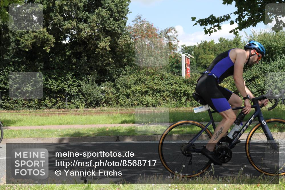 10.08.2025 - GEWOBA Citytriathlon Bremen Yannick Fuchs http://msf.ph/oto/8568717 10.08.2025 13:03:20 Radfahren 633, 651, 693, 727, 748, 898, 945, 954 meine-sportfotos.de