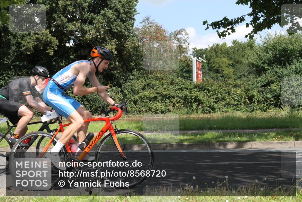 10.08.2025 - GEWOBA Citytriathlon Bremen Yannick Fuchs http://msf.ph/oto/8568720 10.08.2025 13:03:22 Radfahren 633, 651, 727, 748, 898, 954 meine-sportfotos.de