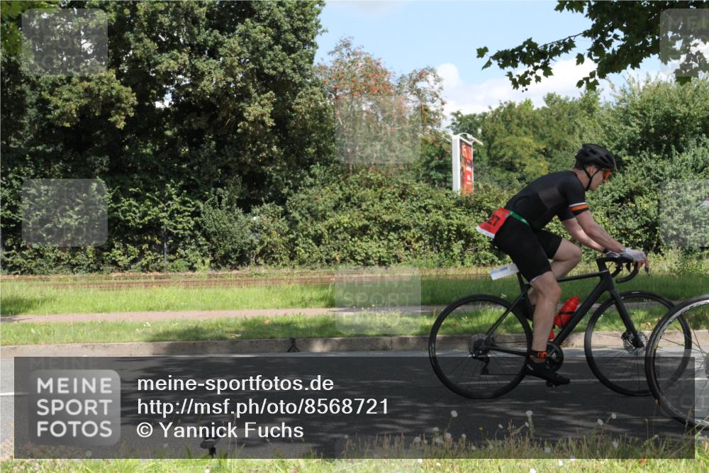 10.08.2025 - GEWOBA Citytriathlon Bremen Yannick Fuchs http://msf.ph/oto/8568721 10.08.2025 13:03:23 Radfahren 633, 651, 727, 748, 898, 954 meine-sportfotos.de