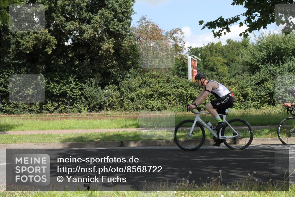 10.08.2025 - GEWOBA Citytriathlon Bremen Yannick Fuchs http://msf.ph/oto/8568722 10.08.2025 13:03:23 Radfahren 633, 651, 727, 748, 898, 954 meine-sportfotos.de