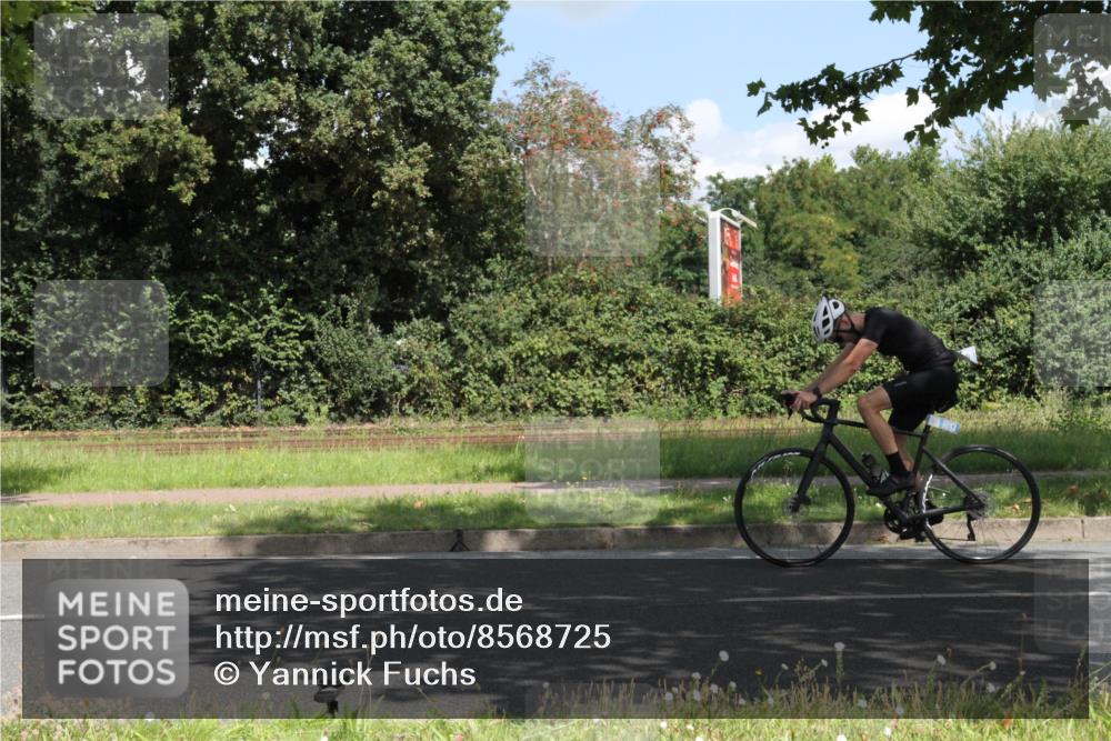 10.08.2025 - GEWOBA Citytriathlon Bremen Yannick Fuchs http://msf.ph/oto/8568725 10.08.2025 13:03:24 Radfahren 633, 651, 727, 748, 898, 925, 954 meine-sportfotos.de