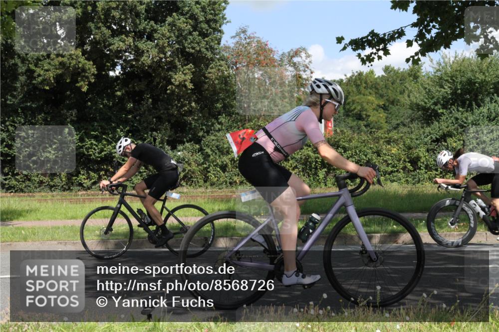 10.08.2025 - GEWOBA Citytriathlon Bremen Yannick Fuchs http://msf.ph/oto/8568726 10.08.2025 13:03:24 Radfahren 633, 651, 727, 748, 898, 925, 954 meine-sportfotos.de