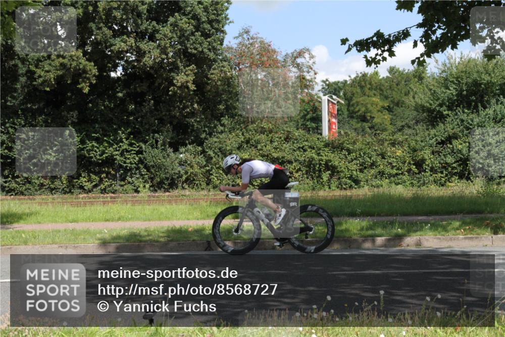 10.08.2025 - GEWOBA Citytriathlon Bremen Yannick Fuchs http://msf.ph/oto/8568727 10.08.2025 13:03:25 Radfahren 633, 651, 727, 748, 898, 925, 954 meine-sportfotos.de