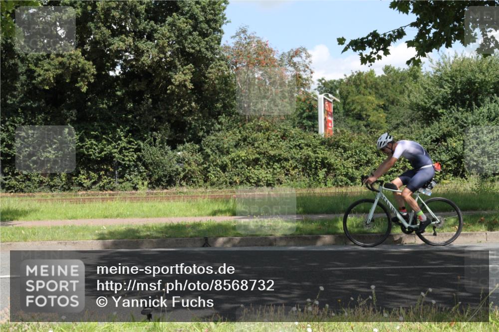 10.08.2025 - GEWOBA Citytriathlon Bremen Yannick Fuchs http://msf.ph/oto/8568732 10.08.2025 13:03:31 Radfahren 633, 727, 748, 823, 925, 954 meine-sportfotos.de