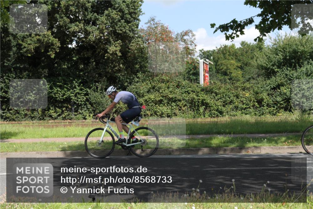 10.08.2025 - GEWOBA Citytriathlon Bremen Yannick Fuchs http://msf.ph/oto/8568733 10.08.2025 13:03:32 Radfahren 633, 727, 748, 823, 925, 954 meine-sportfotos.de