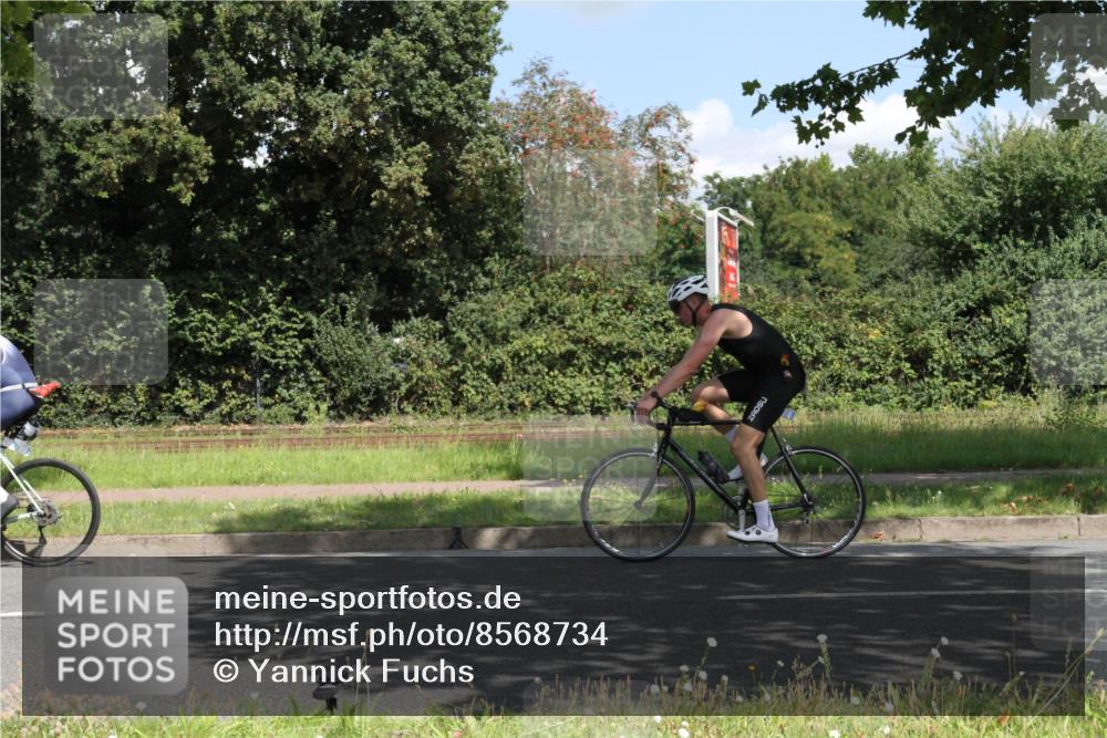 10.08.2025 - GEWOBA Citytriathlon Bremen Yannick Fuchs http://msf.ph/oto/8568734 10.08.2025 13:03:32 Radfahren 633, 727, 748, 823, 925, 954 meine-sportfotos.de