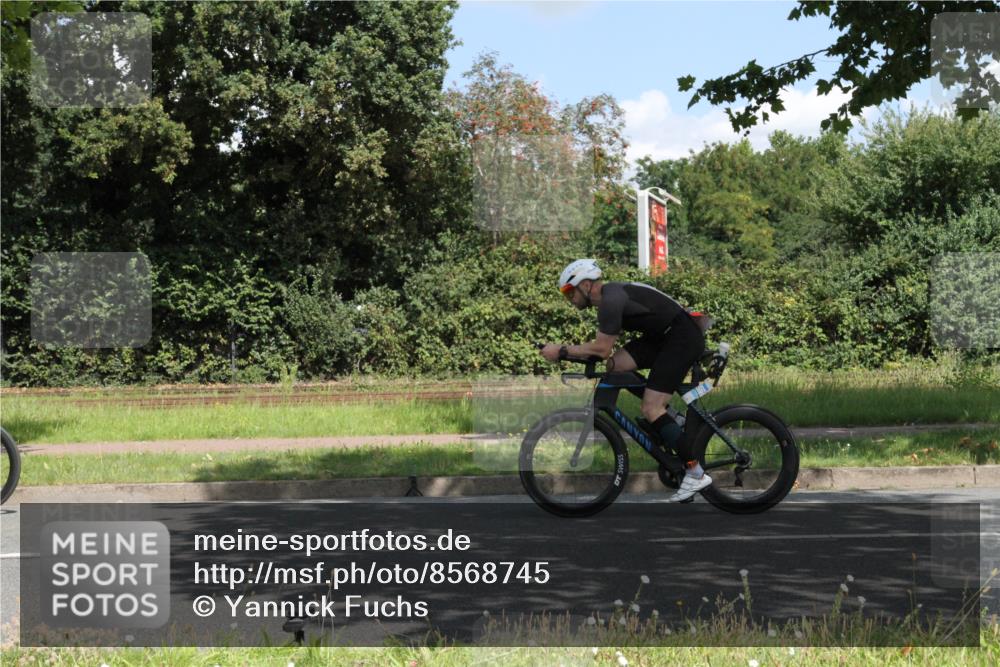 10.08.2025 - GEWOBA Citytriathlon Bremen Yannick Fuchs http://msf.ph/oto/8568745 10.08.2025 13:03:39 Radfahren 753, 812, 823, 908, 925, 1007 meine-sportfotos.de