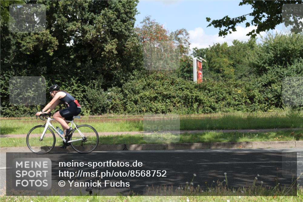 10.08.2025 - GEWOBA Citytriathlon Bremen Yannick Fuchs http://msf.ph/oto/8568752 10.08.2025 13:03:41 Radfahren 676, 753, 812, 823, 908, 925, 1007 meine-sportfotos.de
