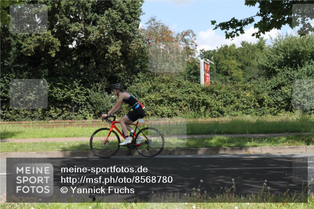 10.08.2025 - GEWOBA Citytriathlon Bremen Yannick Fuchs http://msf.ph/oto/8568780 10.08.2025 13:03:51 Radfahren 574, 676, 685, 753, 812, 823, 908, 965, 1007 meine-sportfotos.de