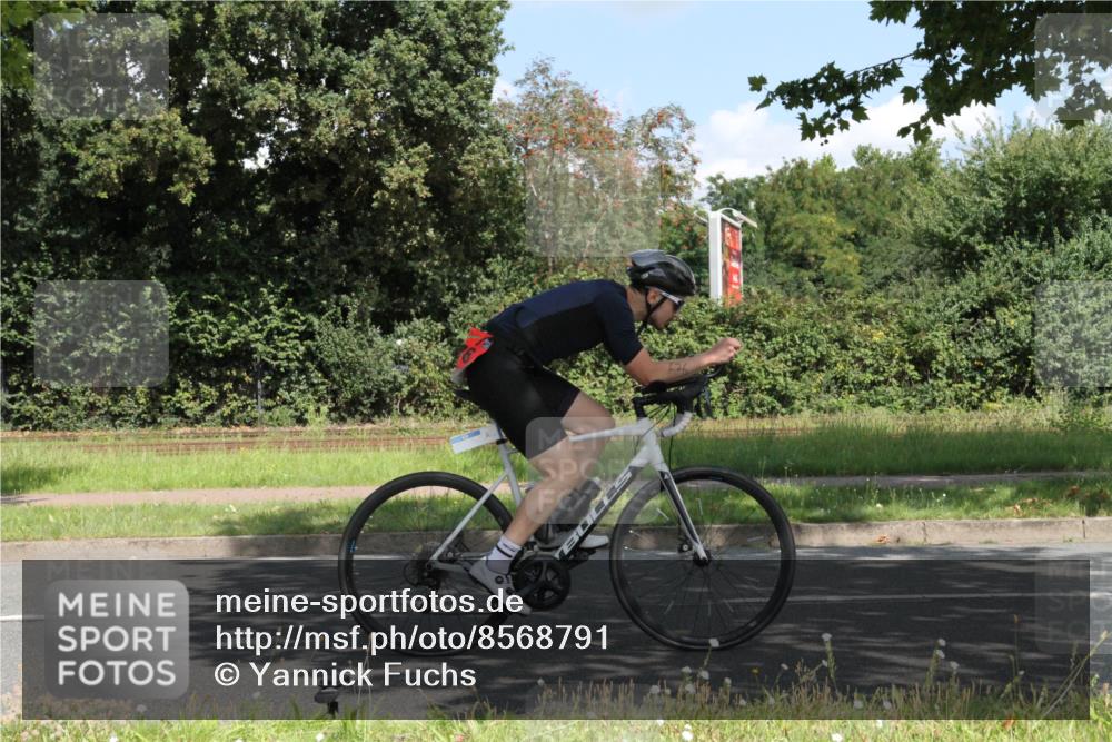 10.08.2025 - GEWOBA Citytriathlon Bremen Yannick Fuchs http://msf.ph/oto/8568791 10.08.2025 13:03:54 Radfahren 574, 576, 605, 676, 685, 753, 812, 823, 908, 965, 1007 meine-sportfotos.de
