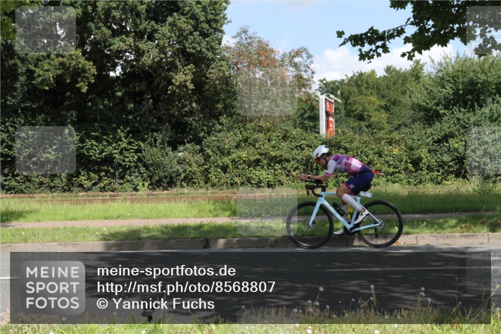 10.08.2025 - GEWOBA Citytriathlon Bremen Yannick Fuchs http://msf.ph/oto/8568807 10.08.2025 13:04:00 Radfahren 574, 576, 605, 625, 676, 685, 697, 753, 760, 786, 908, 946, 963, 965, 1007 meine-sportfotos.de