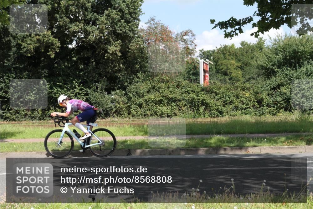 10.08.2025 - GEWOBA Citytriathlon Bremen Yannick Fuchs http://msf.ph/oto/8568808 10.08.2025 13:04:01 Radfahren 574, 576, 605, 625, 640, 676, 685, 697, 760, 786, 908, 946, 963, 965, 1007 meine-sportfotos.de