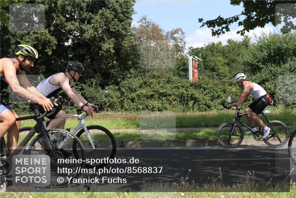 10.08.2025 - GEWOBA Citytriathlon Bremen Yannick Fuchs http://msf.ph/oto/8568837 10.08.2025 13:04:10 Radfahren 574, 576, 605, 625, 640, 685, 697, 760, 769, 786, 946, 960, 963, 1013, 1036 meine-sportfotos.de