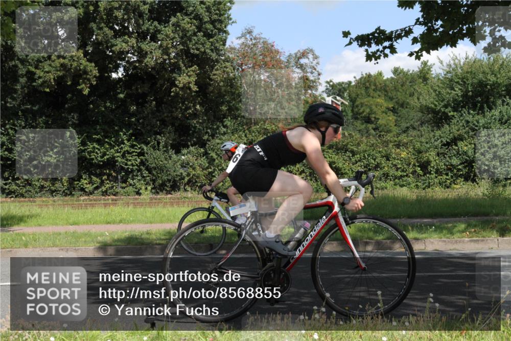10.08.2025 - GEWOBA Citytriathlon Bremen Yannick Fuchs http://msf.ph/oto/8568855 10.08.2025 13:04:17 Radfahren 576, 605, 625, 640, 674, 697, 760, 769, 786, 799, 946, 960, 963, 1013, 1036 meine-sportfotos.de
