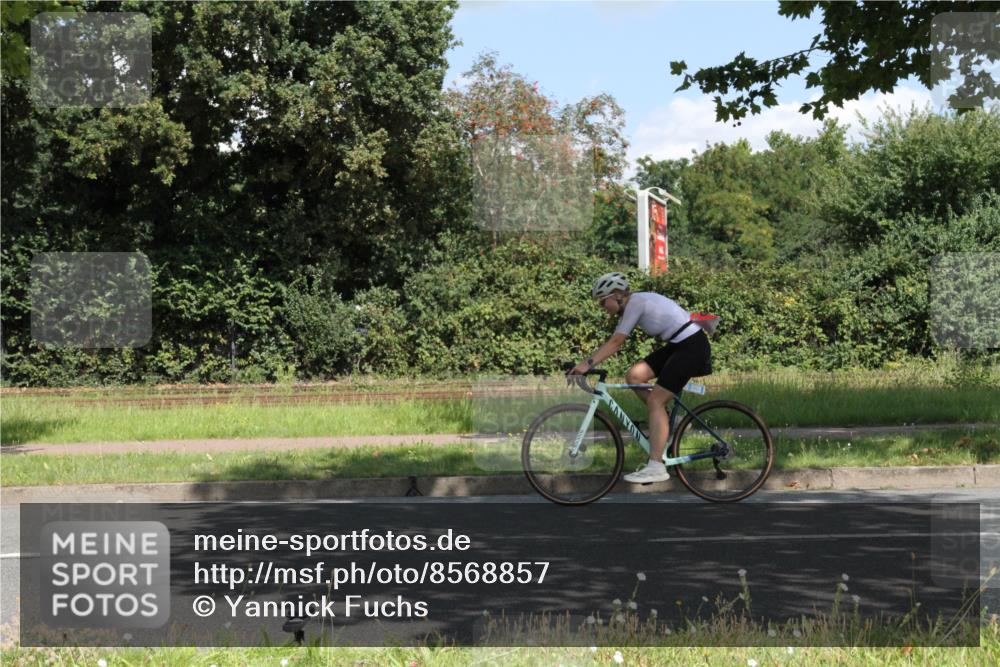10.08.2025 - GEWOBA Citytriathlon Bremen Yannick Fuchs http://msf.ph/oto/8568857 10.08.2025 13:04:17 Radfahren 576, 605, 625, 640, 674, 697, 760, 769, 786, 799, 946, 960, 963, 1013, 1036 meine-sportfotos.de