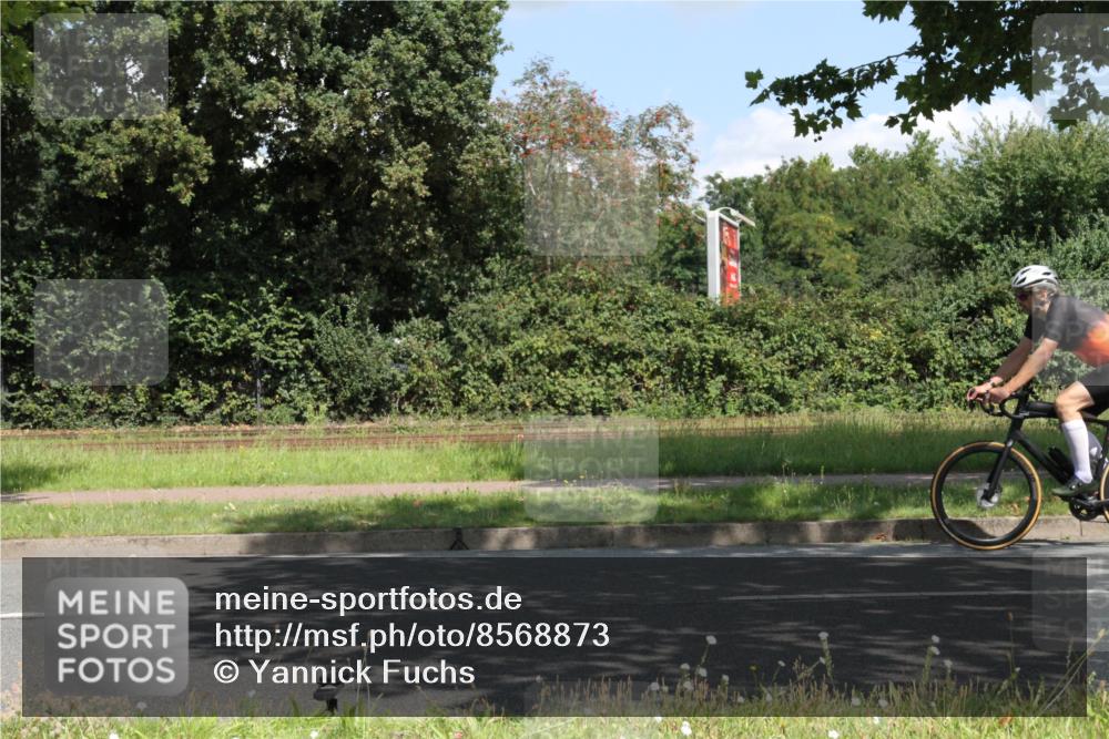 10.08.2025 - GEWOBA Citytriathlon Bremen Yannick Fuchs http://msf.ph/oto/8568873 10.08.2025 13:04:23 Radfahren 640, 674, 751, 760, 769, 799, 808, 875, 946, 960, 1013, 1036 meine-sportfotos.de