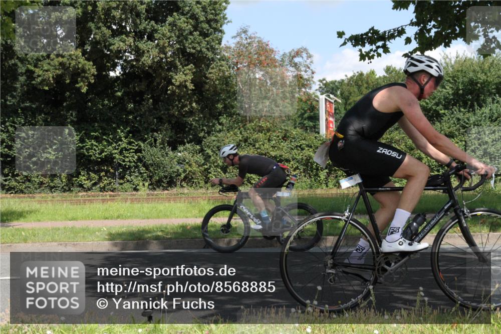 10.08.2025 - GEWOBA Citytriathlon Bremen Yannick Fuchs http://msf.ph/oto/8568885 10.08.2025 13:04:27 Radfahren 583, 674, 675, 751, 769, 799, 808, 875, 939, 960, 1013, 1036 meine-sportfotos.de