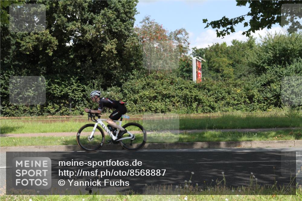 10.08.2025 - GEWOBA Citytriathlon Bremen Yannick Fuchs http://msf.ph/oto/8568887 10.08.2025 13:04:28 Radfahren 583, 674, 675, 751, 799, 808, 875, 939, 960, 1013 meine-sportfotos.de
