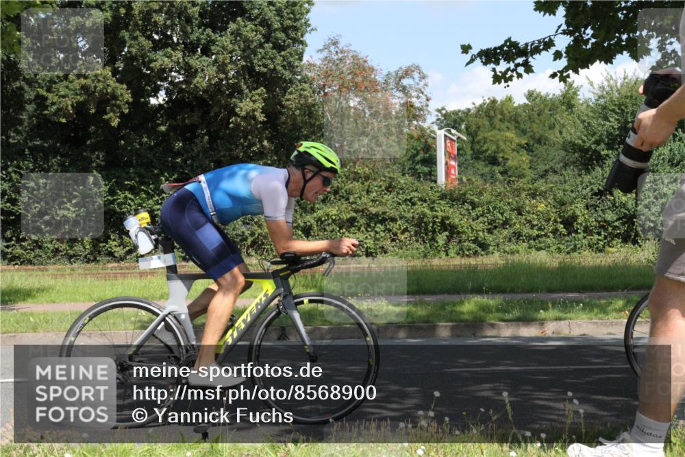 10.08.2025 - GEWOBA Citytriathlon Bremen Yannick Fuchs http://msf.ph/oto/8568900 10.08.2025 13:04:32 Radfahren 583, 674, 675, 751, 799, 808, 875, 909, 939 meine-sportfotos.de