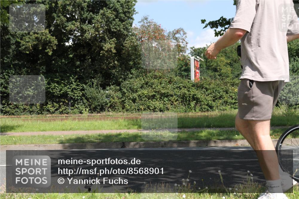 10.08.2025 - GEWOBA Citytriathlon Bremen Yannick Fuchs http://msf.ph/oto/8568901 10.08.2025 13:04:32 Radfahren 583, 674, 675, 751, 799, 808, 875, 909, 939 meine-sportfotos.de