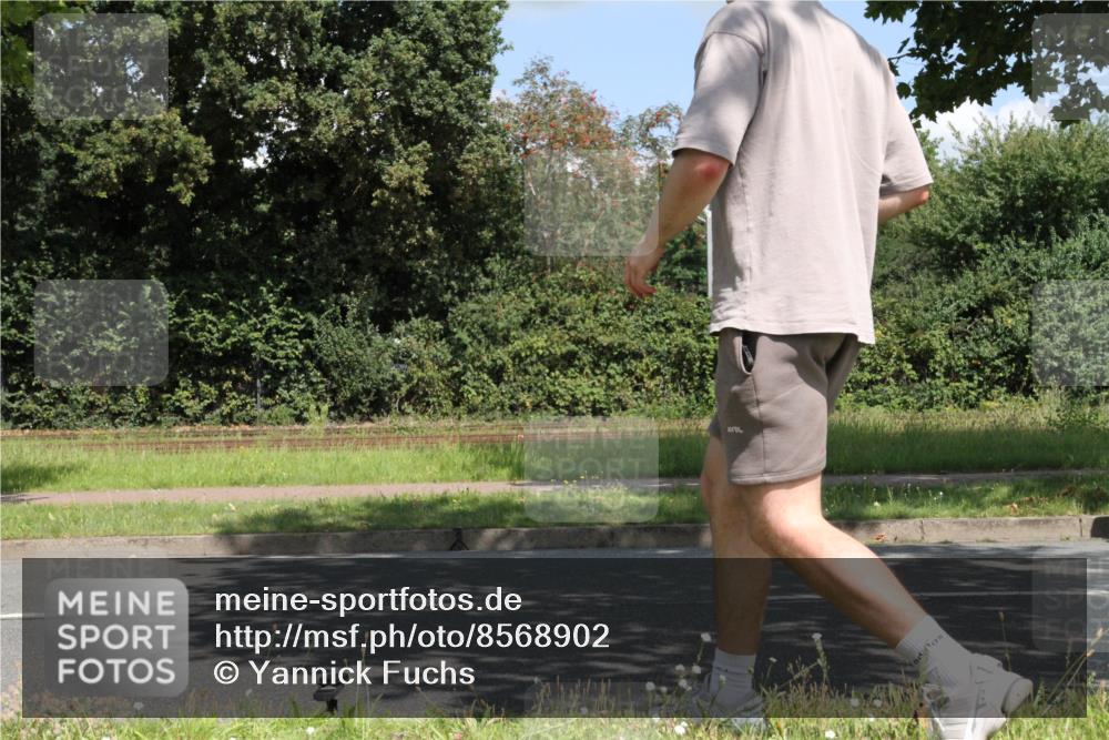 10.08.2025 - GEWOBA Citytriathlon Bremen Yannick Fuchs http://msf.ph/oto/8568902 10.08.2025 13:04:33 Radfahren 583, 674, 675, 751, 799, 808, 875, 909, 939 meine-sportfotos.de