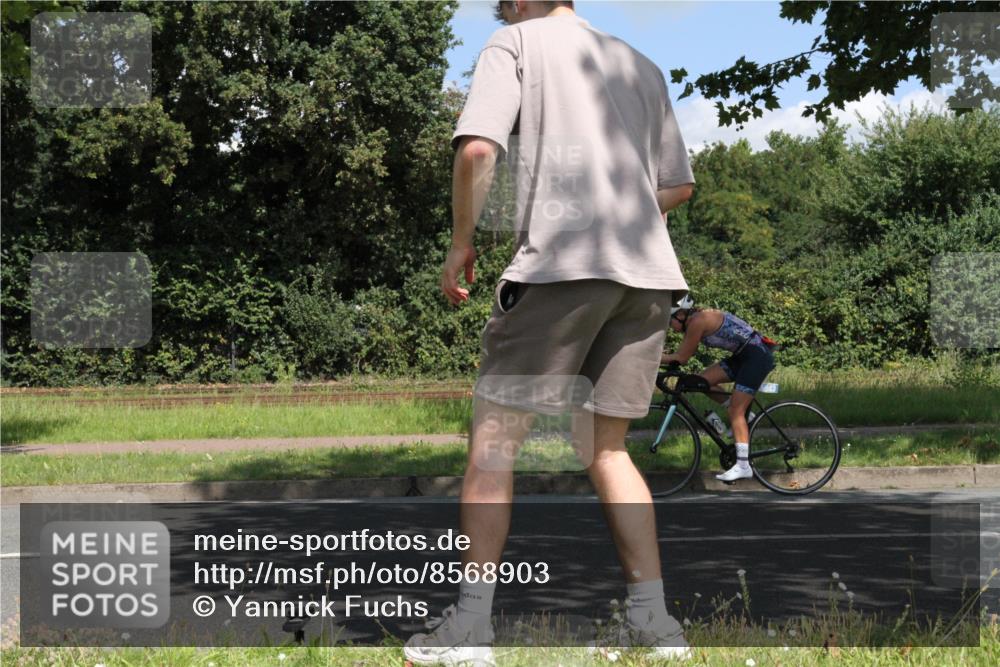 10.08.2025 - GEWOBA Citytriathlon Bremen Yannick Fuchs http://msf.ph/oto/8568903 10.08.2025 13:04:33 Radfahren 583, 674, 675, 751, 799, 808, 875, 909, 939 meine-sportfotos.de