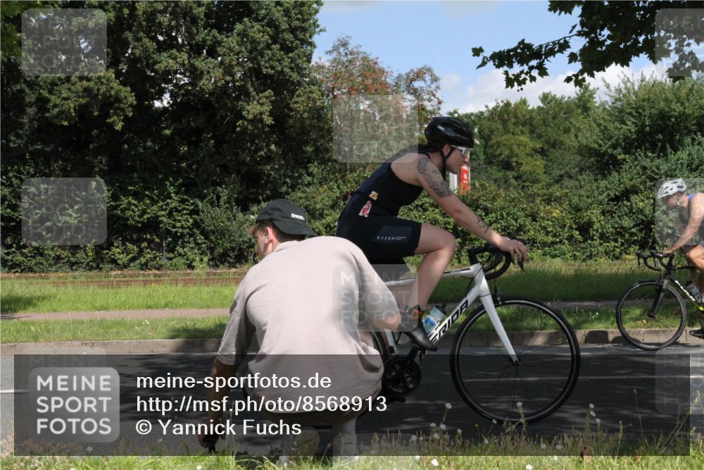 10.08.2025 - GEWOBA Citytriathlon Bremen Yannick Fuchs http://msf.ph/oto/8568913 10.08.2025 13:04:37 Radfahren 583, 674, 675, 751, 799, 808, 875, 909, 930, 939 meine-sportfotos.de