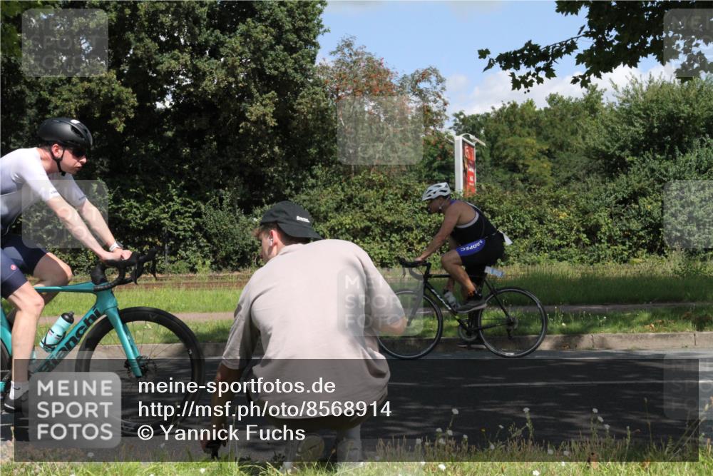 10.08.2025 - GEWOBA Citytriathlon Bremen Yannick Fuchs http://msf.ph/oto/8568914 10.08.2025 13:04:37 Radfahren 583, 674, 675, 751, 799, 808, 875, 909, 930, 939 meine-sportfotos.de