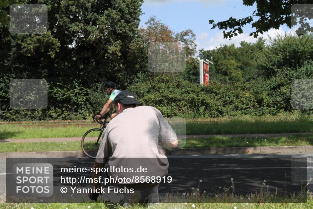 10.08.2025 - GEWOBA Citytriathlon Bremen Yannick Fuchs http://msf.ph/oto/8568919 10.08.2025 13:04:44 Radfahren 583, 629, 675, 751, 808, 875, 909, 930, 939, 951 meine-sportfotos.de