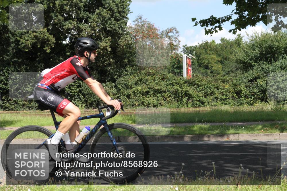 10.08.2025 - GEWOBA Citytriathlon Bremen Yannick Fuchs http://msf.ph/oto/8568926 10.08.2025 13:04:51 Radfahren 590, 629, 745, 909, 929, 930, 951 meine-sportfotos.de