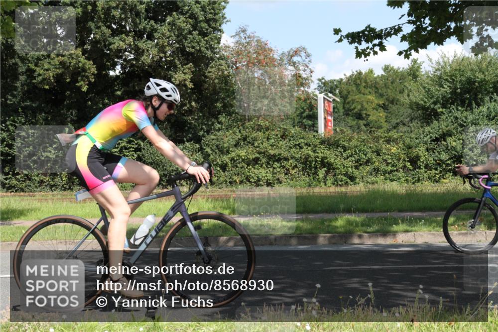 10.08.2025 - GEWOBA Citytriathlon Bremen Yannick Fuchs http://msf.ph/oto/8568930 10.08.2025 13:04:58 Radfahren 590, 629, 645, 745, 929, 930, 951, 1010 meine-sportfotos.de