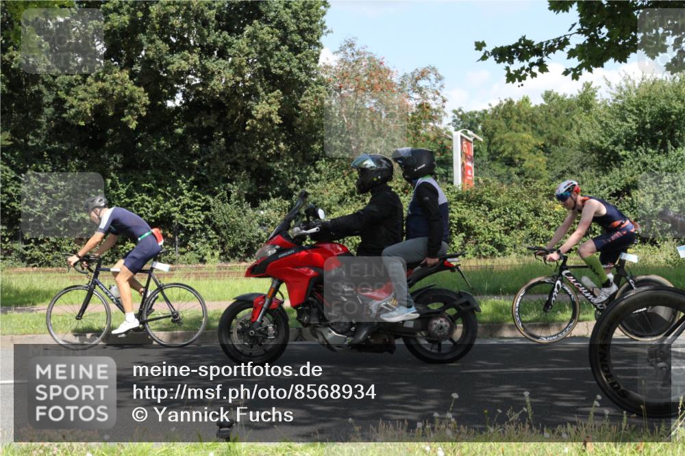 10.08.2025 - GEWOBA Citytriathlon Bremen Yannick Fuchs http://msf.ph/oto/8568934 10.08.2025 13:05:01 Radfahren 590, 629, 645, 745, 884, 916, 929, 951, 1010 meine-sportfotos.de