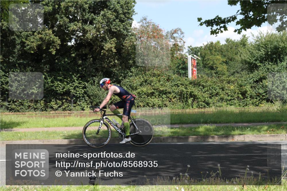 10.08.2025 - GEWOBA Citytriathlon Bremen Yannick Fuchs http://msf.ph/oto/8568935 10.08.2025 13:05:01 Radfahren 590, 629, 645, 745, 884, 916, 929, 951, 1010 meine-sportfotos.de