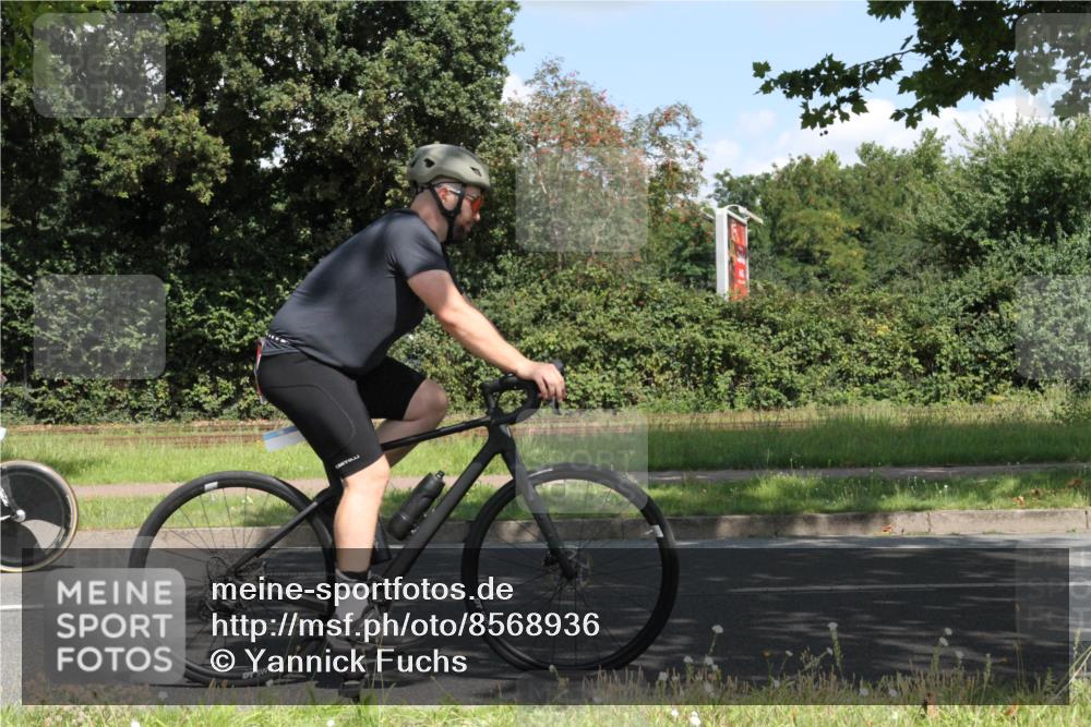 10.08.2025 - GEWOBA Citytriathlon Bremen Yannick Fuchs http://msf.ph/oto/8568936 10.08.2025 13:05:01 Radfahren 590, 629, 645, 745, 884, 916, 929, 951, 1010 meine-sportfotos.de
