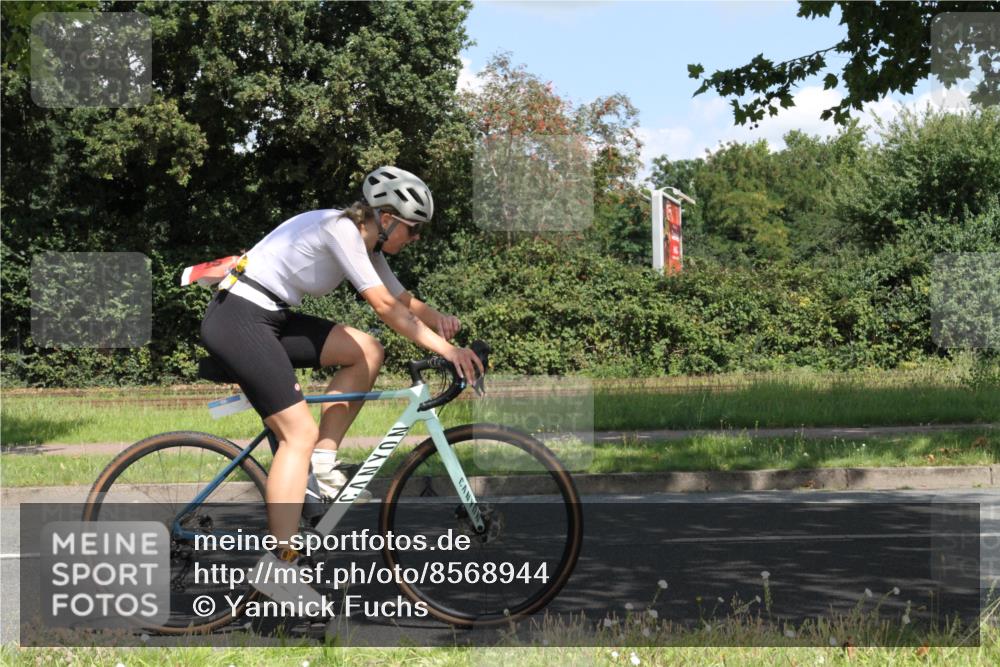 10.08.2025 - GEWOBA Citytriathlon Bremen Yannick Fuchs http://msf.ph/oto/8568944 10.08.2025 13:05:15 Radfahren 587, 622, 641, 645, 884, 916, 928, 943, 958, 1010 meine-sportfotos.de