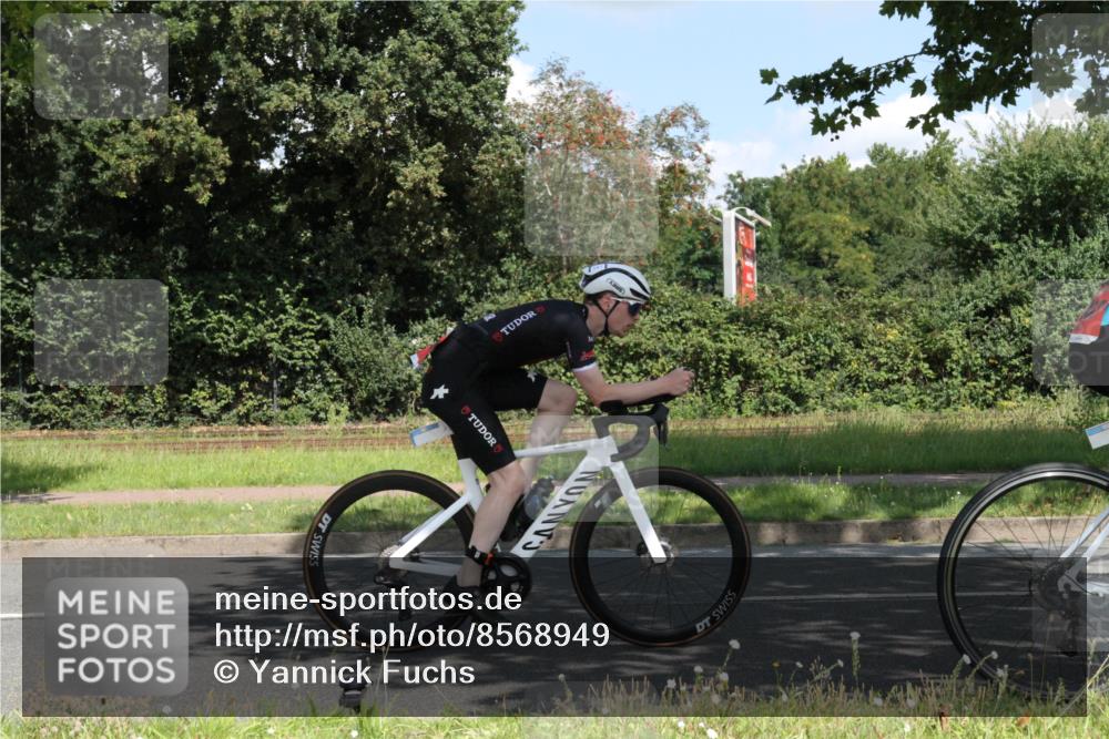 10.08.2025 - GEWOBA Citytriathlon Bremen Yannick Fuchs http://msf.ph/oto/8568949 10.08.2025 13:05:20 Radfahren 587, 622, 641, 659, 884, 916, 928, 943, 958 meine-sportfotos.de