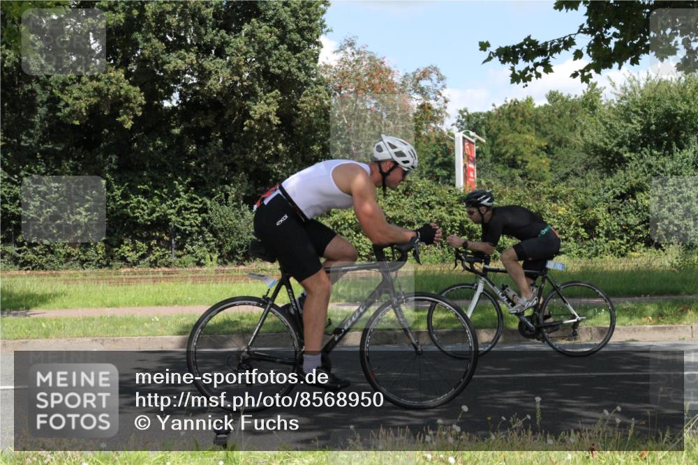 10.08.2025 - GEWOBA Citytriathlon Bremen Yannick Fuchs http://msf.ph/oto/8568950 10.08.2025 13:05:20 Radfahren 587, 622, 641, 659, 884, 916, 928, 943, 958 meine-sportfotos.de