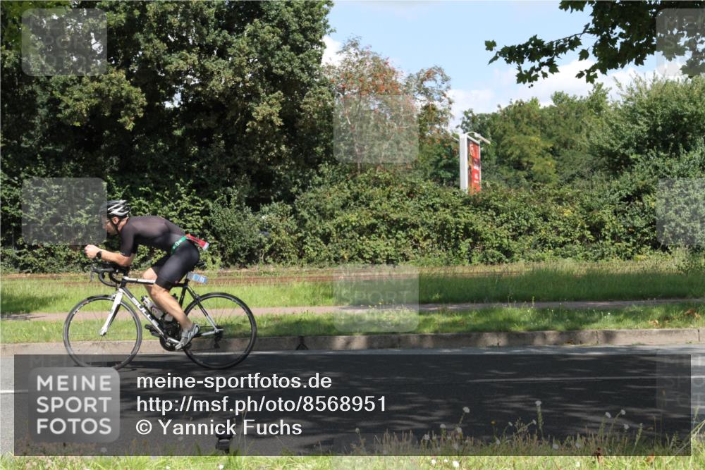 10.08.2025 - GEWOBA Citytriathlon Bremen Yannick Fuchs http://msf.ph/oto/8568951 10.08.2025 13:05:21 Radfahren 587, 622, 641, 659, 884, 916, 928, 943, 958 meine-sportfotos.de