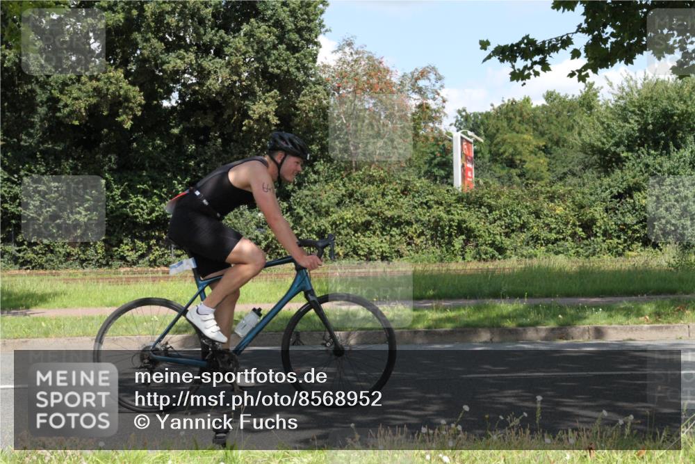 10.08.2025 - GEWOBA Citytriathlon Bremen Yannick Fuchs http://msf.ph/oto/8568952 10.08.2025 13:05:21 Radfahren 587, 622, 641, 659, 884, 916, 928, 943, 958 meine-sportfotos.de