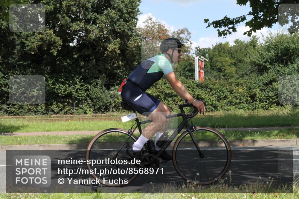 10.08.2025 - GEWOBA Citytriathlon Bremen Yannick Fuchs http://msf.ph/oto/8568971 10.08.2025 13:05:47 Radfahren 573, 615, 616, 627, 630, 746, 767, 793, 809, 857, 876, 897, 981 meine-sportfotos.de